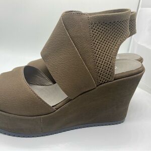 Eileen Fisher Brown Wedge Sandals with Open-Toe Design Size 7.5